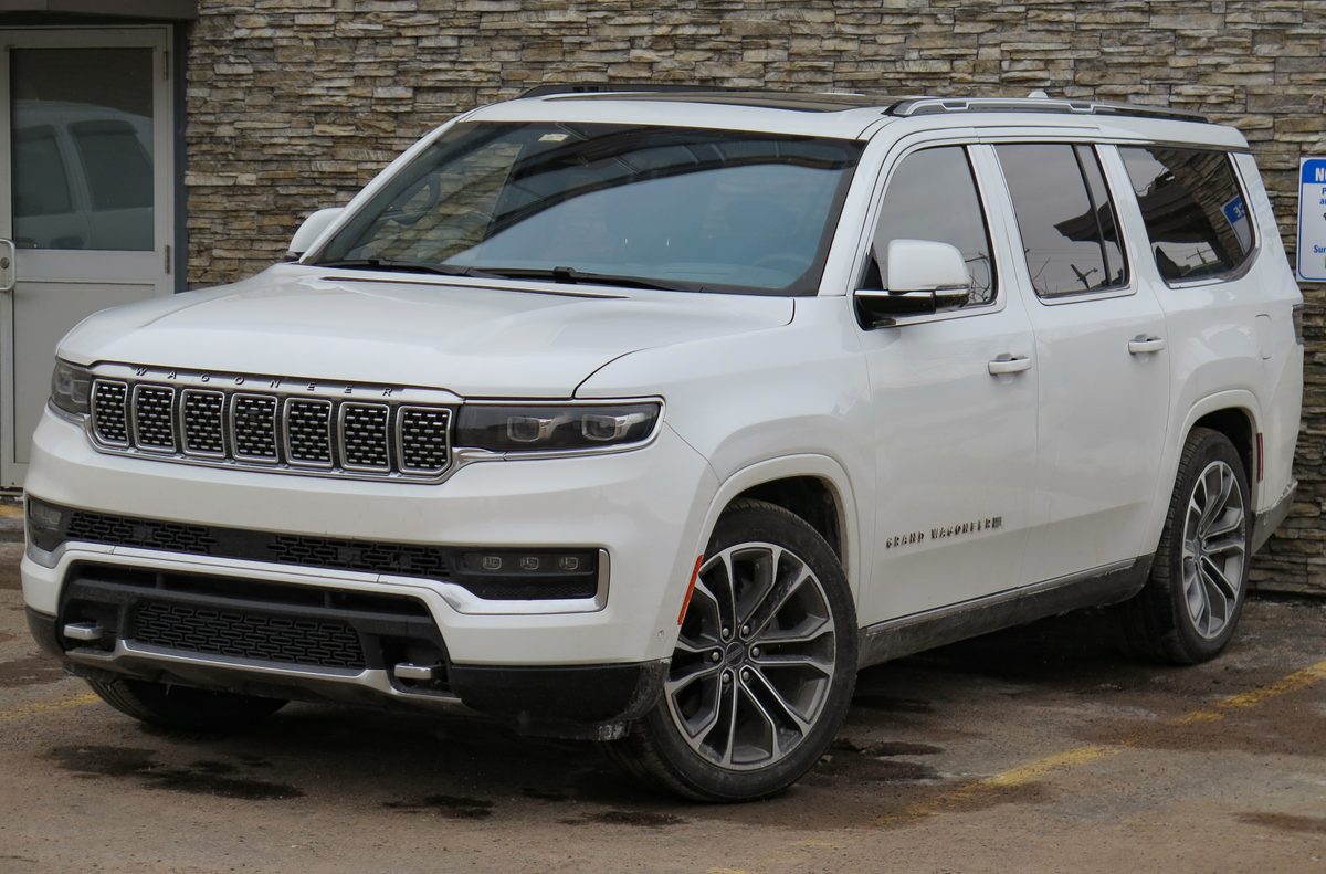 A 2023 Jeep Grand Wagoneer L, one of the trims covered by the roof-rack recall